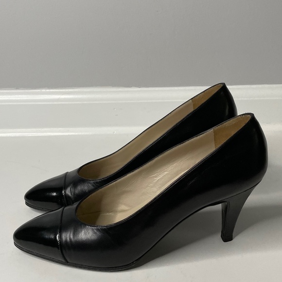 Vintage Chanel Black Leather Vernis Cap Toe Heels NWB 36.5 Italy - Picture 3 of 11